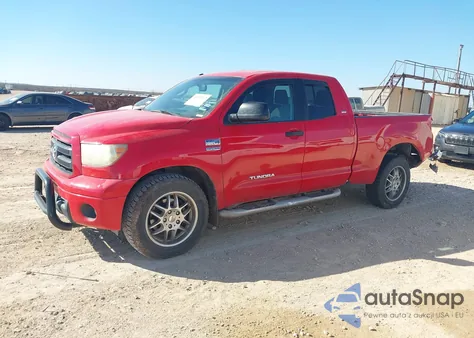 2011 Toyota Tundra Grade 5.7L V8 z USA, uszkodzony, nr VIN 5TFRY5F1XBX100324